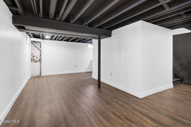 Building Photo - 10 Derry Ln