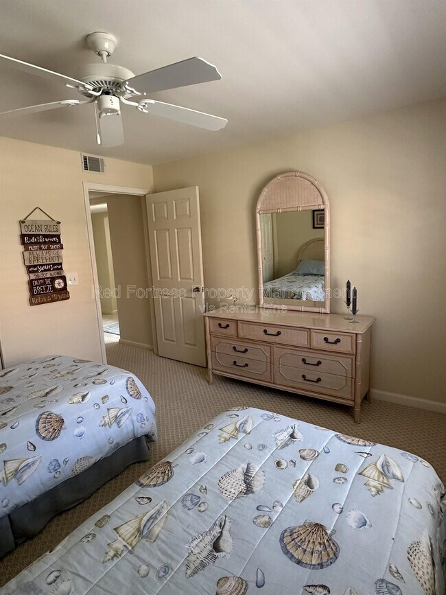 Building Photo - 6700 Dennis Cir