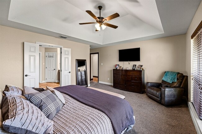 Building Photo - 8918 N Longwood Dr