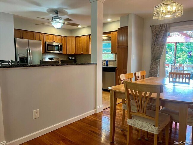 Building Photo - 33 Island View Ave