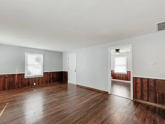 Building Photo - 4449 Kingsley Dr