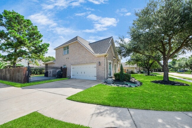 Building Photo - 17314 Pinecreek Hollow Ln