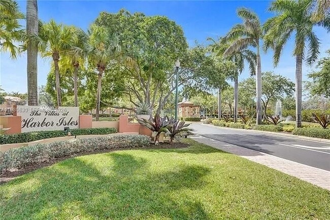 Building Photo - 2325 Mariner Ct