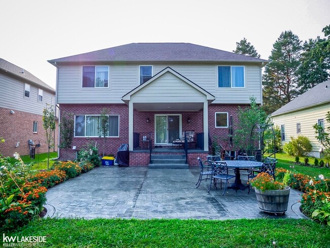 Building Photo - 37440 Curwood Dr