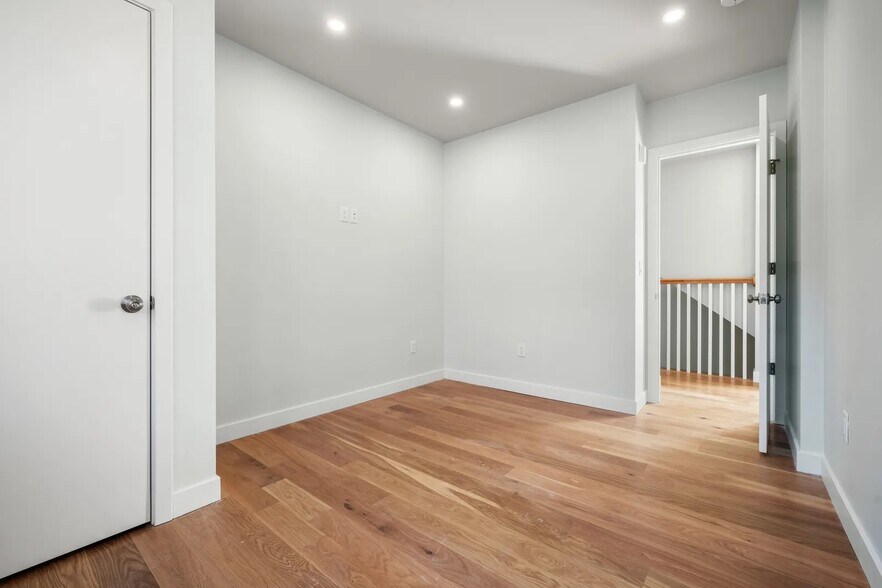 Building Photo - 147 Grampian Way