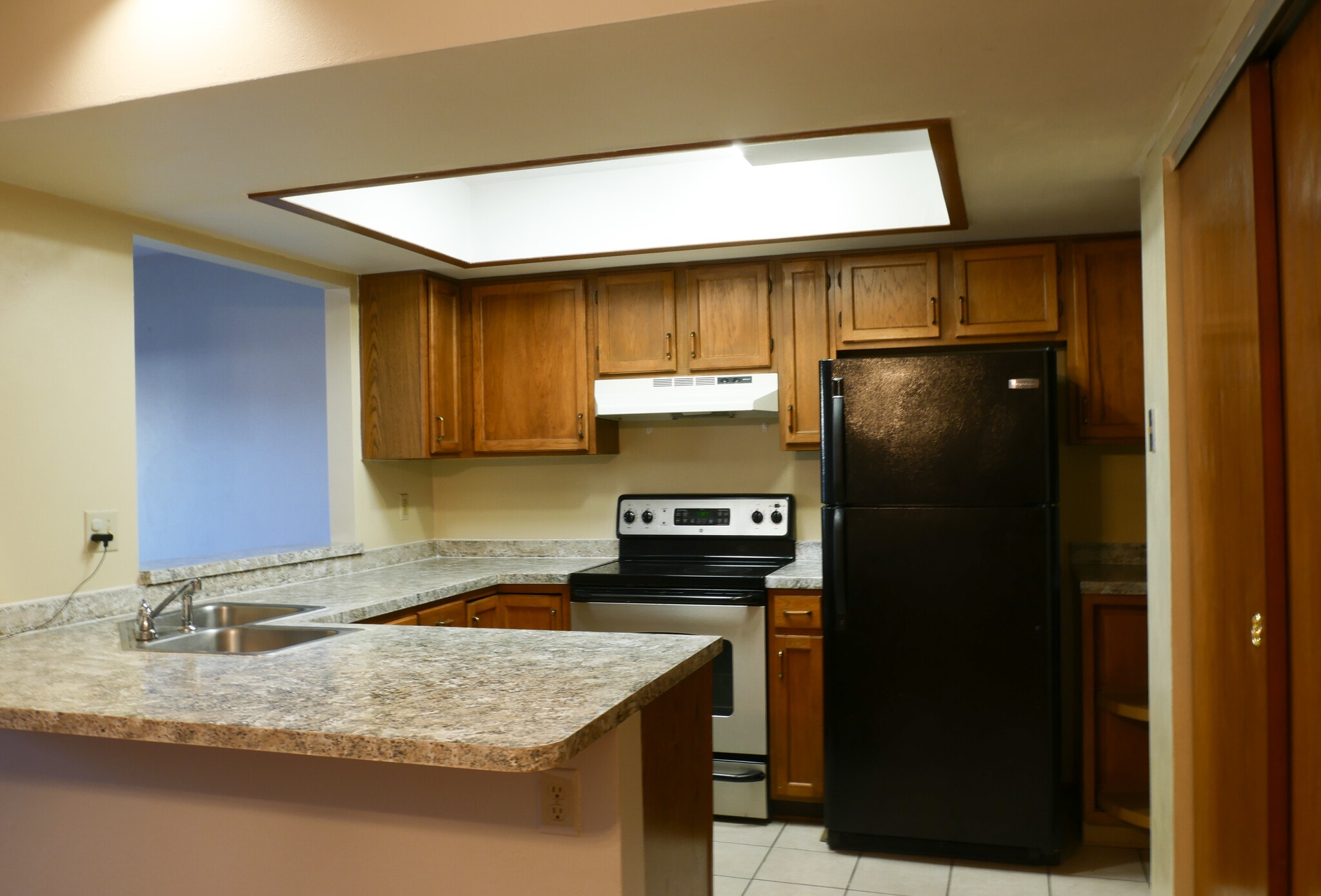 Building Photo - 3858 S Chalet Cir