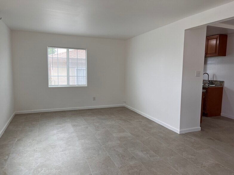 Building Photo - 754 48th St