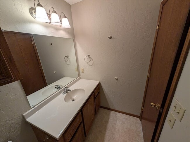 Building Photo - 3201 Lois Arlene Cir