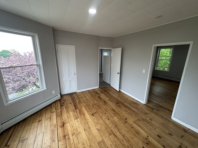 Building Photo - 224 Millville Ave