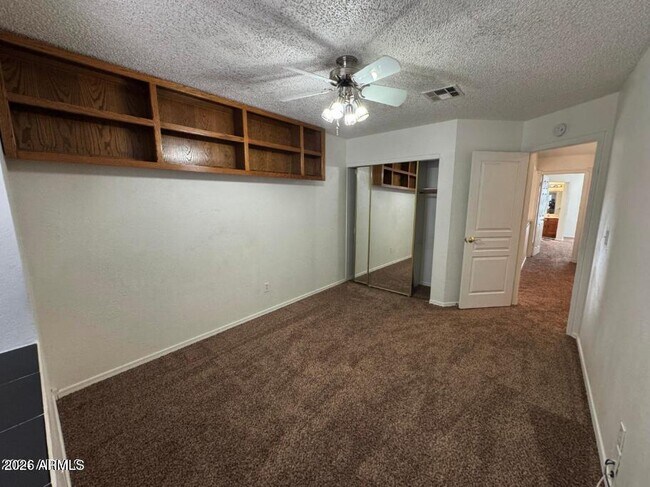 Building Photo - 4053 E Woodland Dr