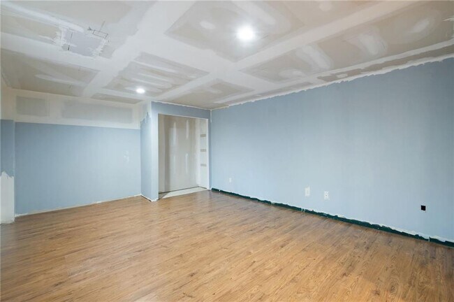 Building Photo - 675 Clearwater Pl
