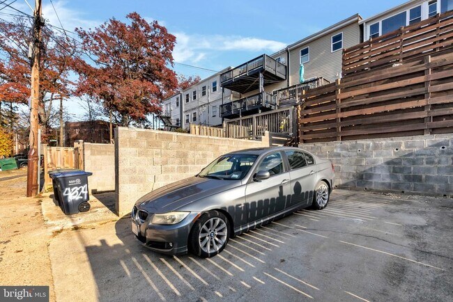 Building Photo - 4622 New Hampshire Ave NW