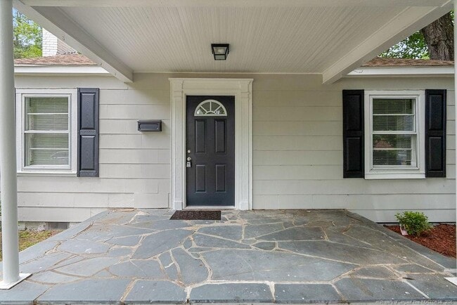 Building Photo - 223 W Cir Ct.
