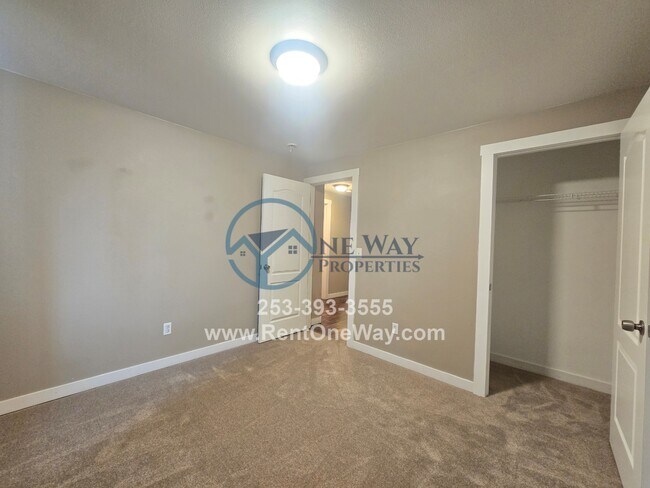 Building Photo - 1120 S 90th St Ct