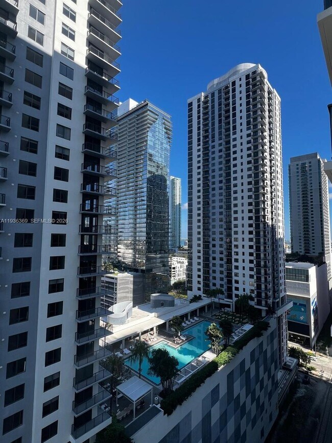 Building Photo - 11 NE 6th St