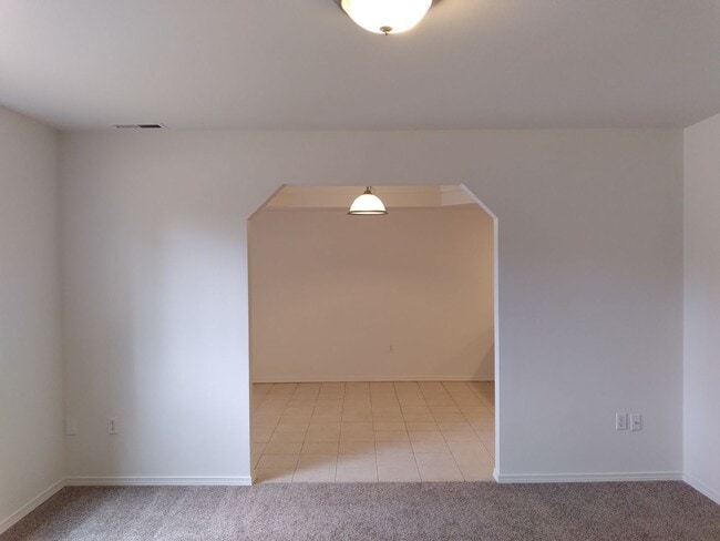 Building Photo - Charming 3-Bed Duplex with 2.5 Baths & 160...