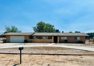 Building Photo - 3-Bedroom Hesperia Home on a Large Lot!