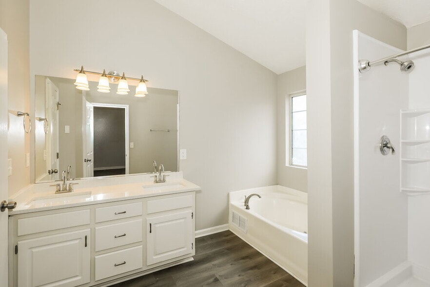 Building Photo - 11752 Spring Lake Way