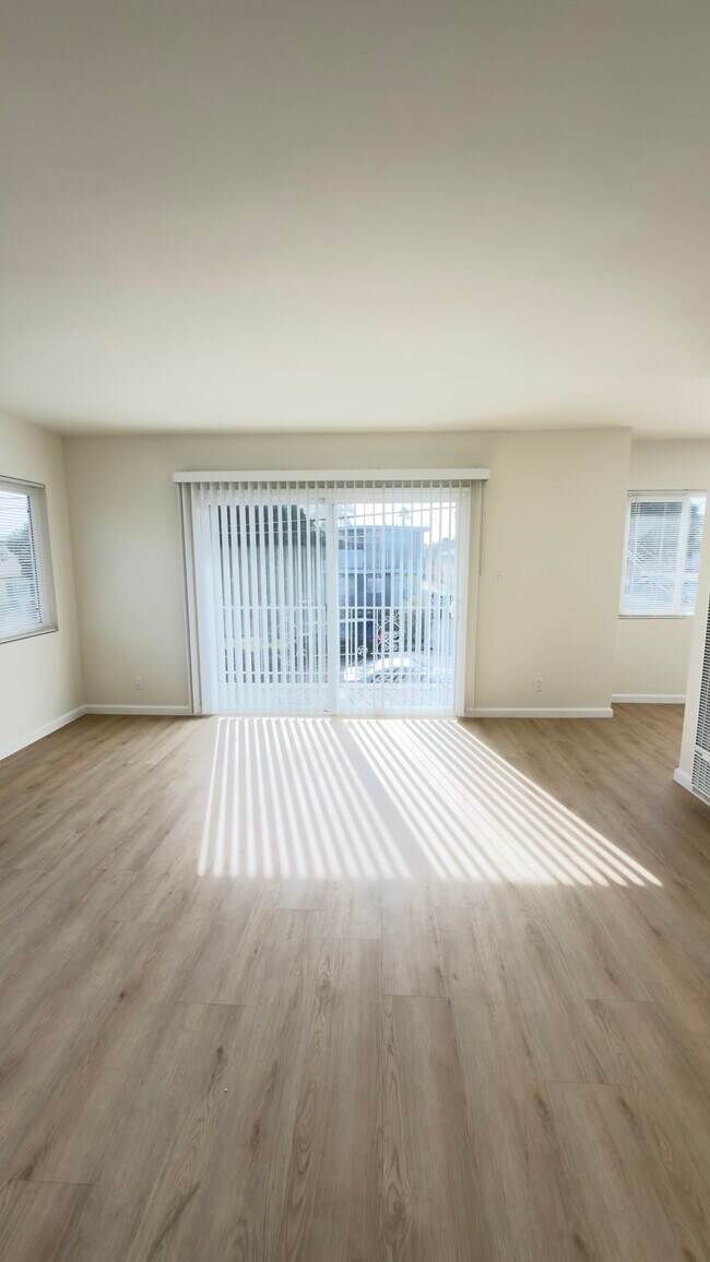 Building Photo - San Pedro