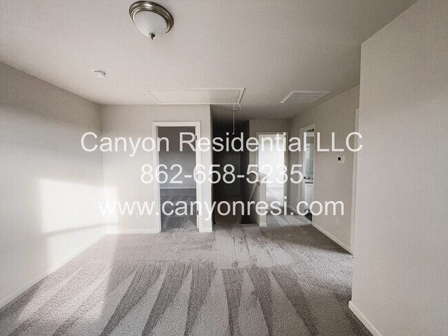 Building Photo - 706 Quail Ln