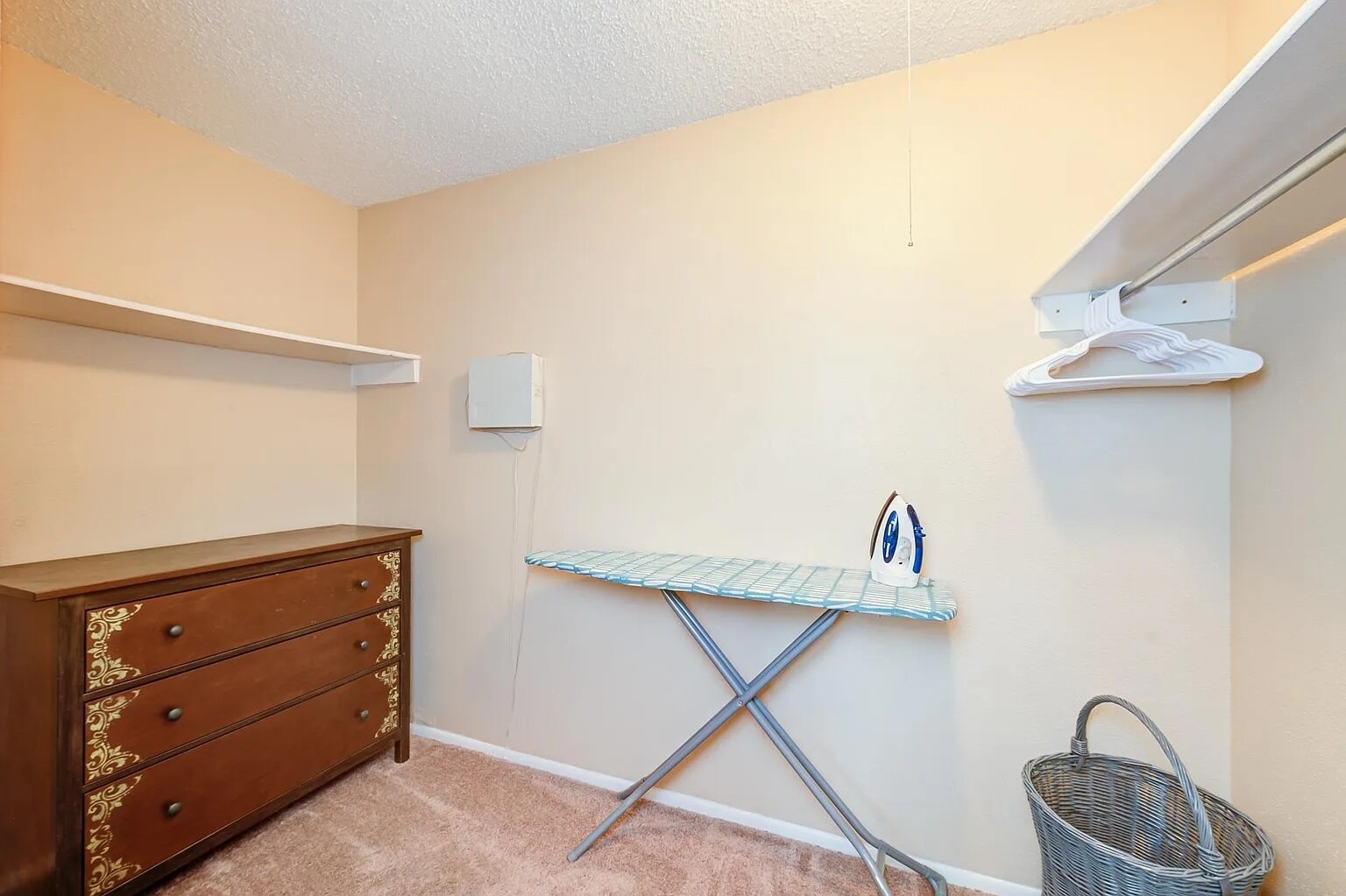 Building Photo - 6202 Valley Knight