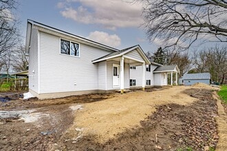 Building Photo - Brand New 5 Bedroom Duplex Unit!