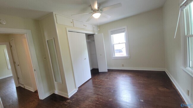 Building Photo - 1411 Halsey Ave NE