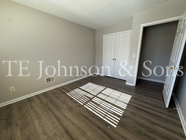 Building Photo - Spacious 4 Bedroom Home with Modern Comforts in Kernersville