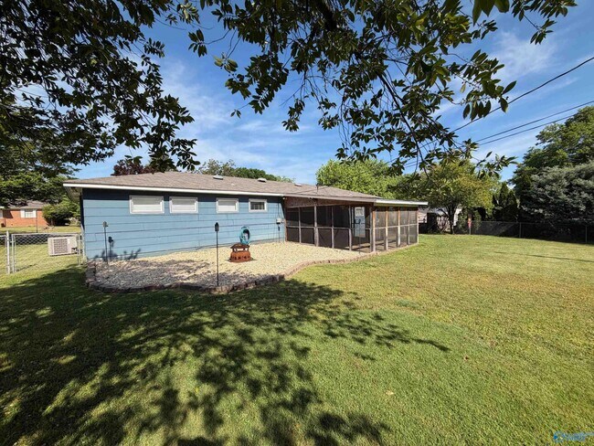 Building Photo - 1518 15th Ave SW