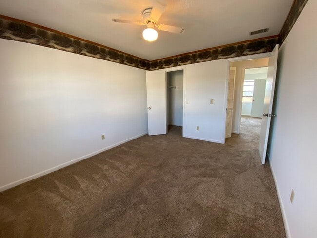 Building Photo - AVAILABLE NOW! (Pets Considered)