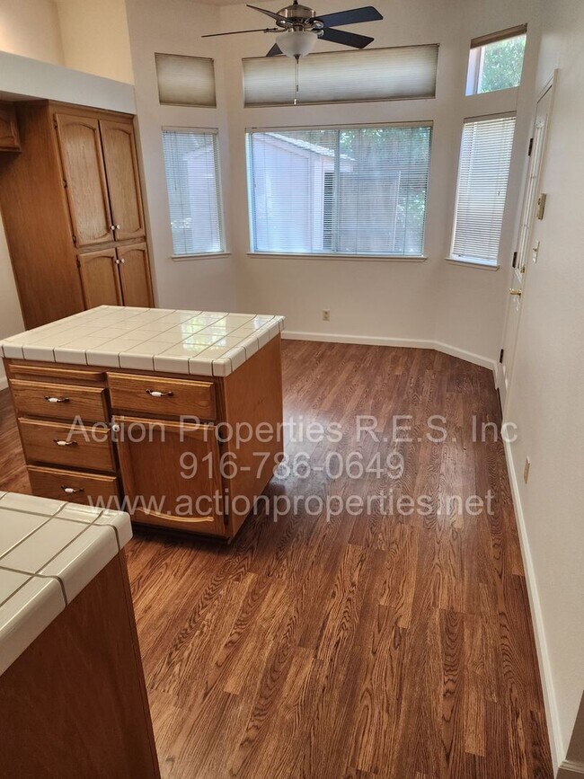 Building Photo - Move In Special! Woodcreek High School Walking Distance, West Roseville Single Story, , 4 Bed 2 B...