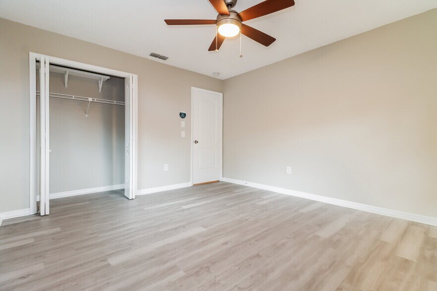 Building Photo - 12909 Walnut Tree Ln