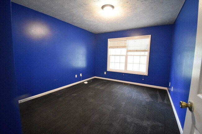 Building Photo - Coming Soon! 3 Bed 2 Bath with a Bonus Roo...