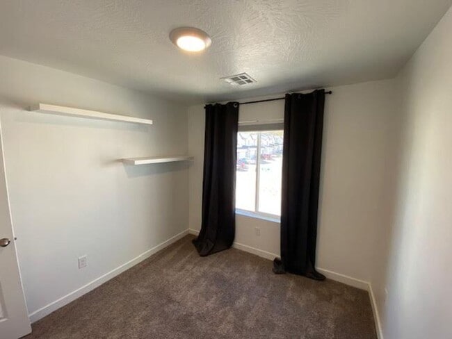 Building Photo - Coming Soon! 3 Bedroom 2 bath with Garage-...