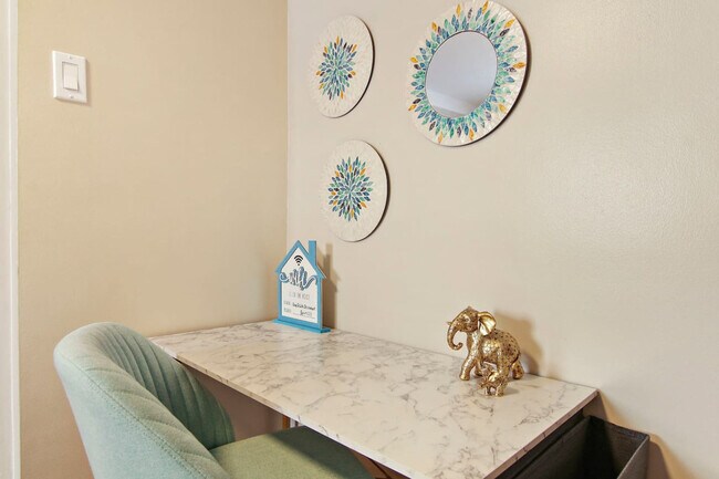 Building Photo - 3446 N Ozark Ave