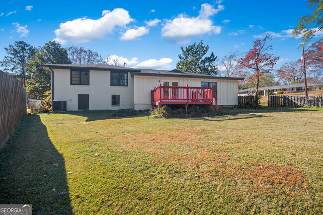 Building Photo - 1954 Woodbine Terrace NE