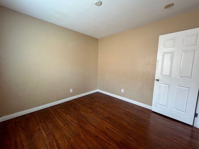 Building Photo - 8988 Winchester Ridge St