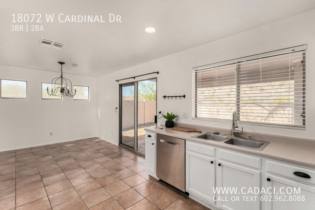 Building Photo - Estrella 3 bed 2 bath