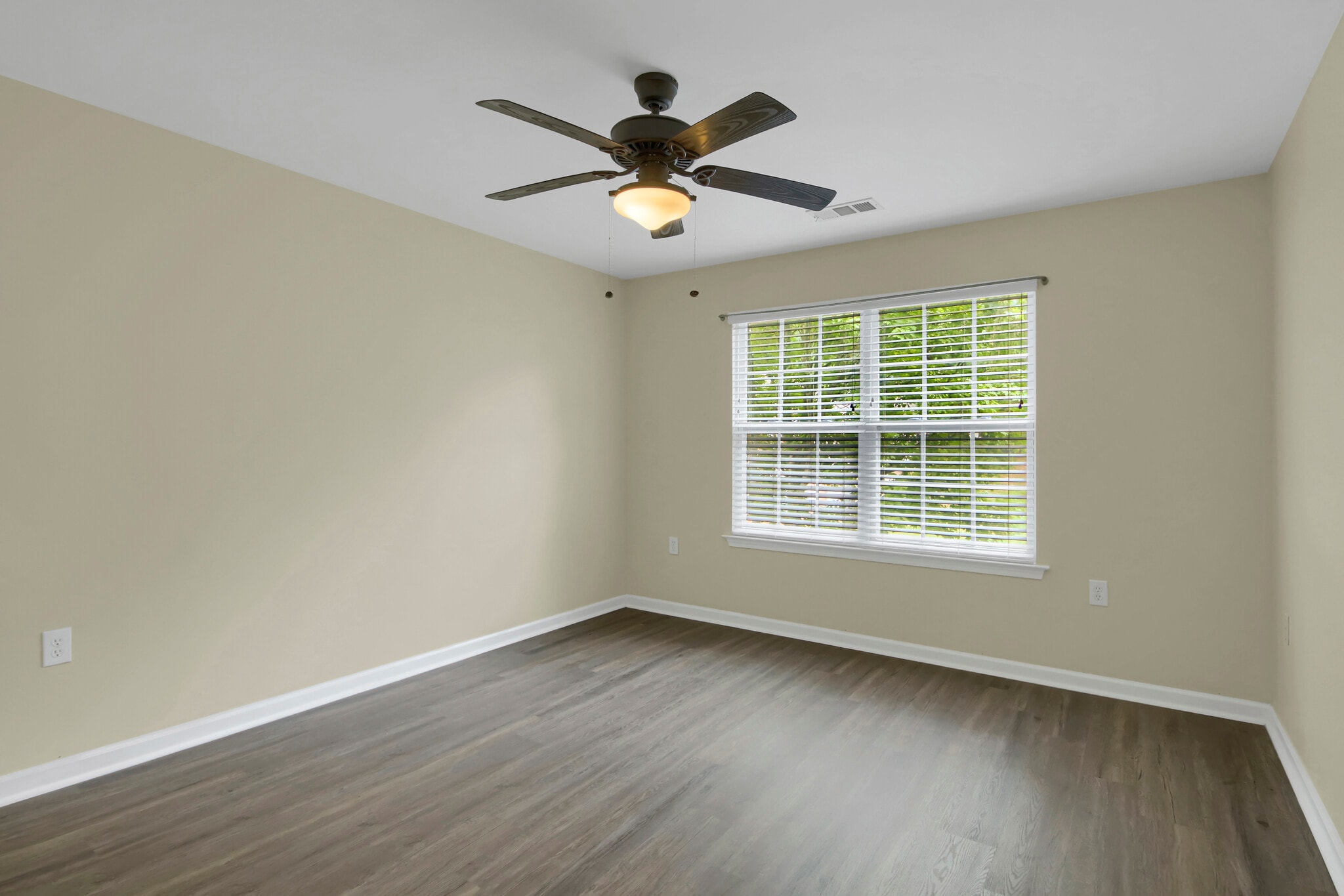 Building Photo - 2524 Laurel Cir NW