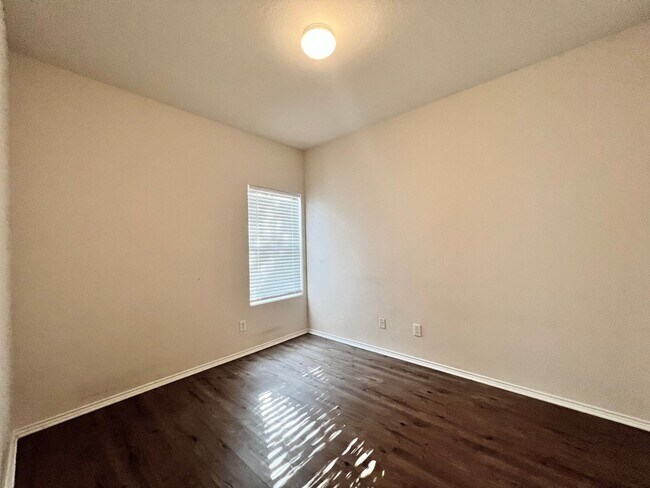 Building Photo - Cozy Home in Remington Point Neighborhood