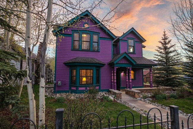 Building Photo - Winter rental! Luxury 4 bed, 3 bath home i...