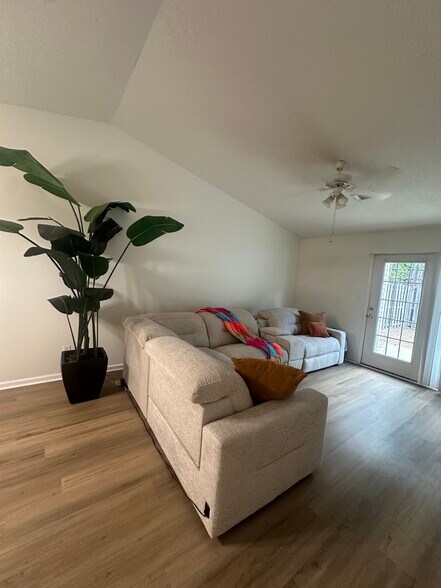 Building Photo - 132 Cedar Glen Ln