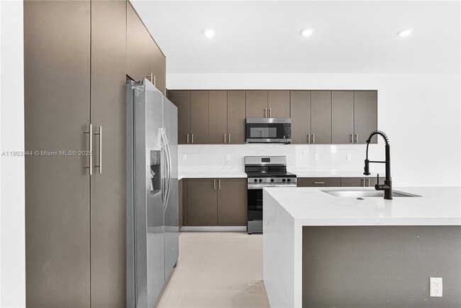 Building Photo - 22555 SW 125th Ave