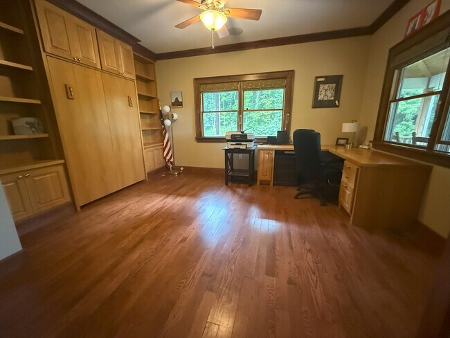 Building Photo - 22 Pear Tree Ln
