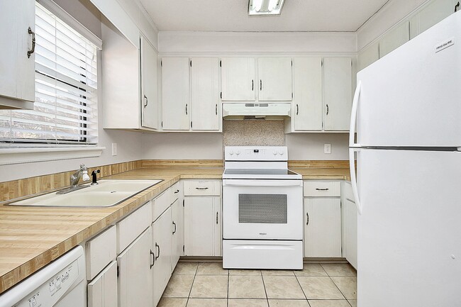 Building Photo - 8428 Clear Meadow Ln