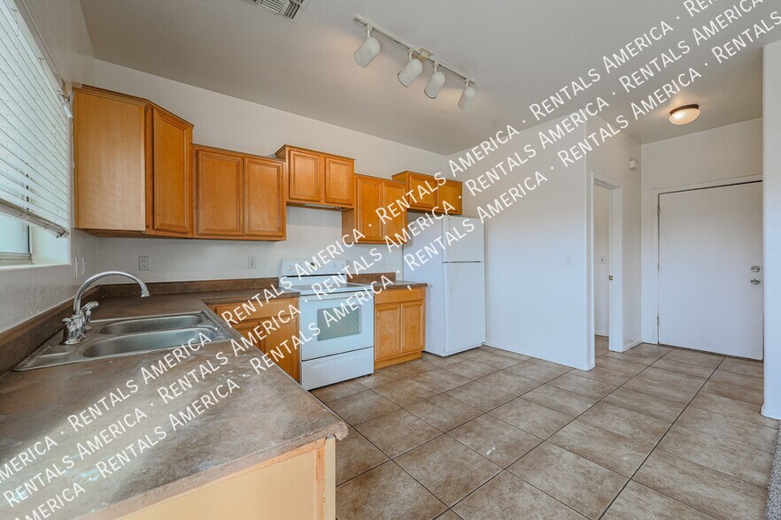 Building Photo - 7312 S 56th Ln