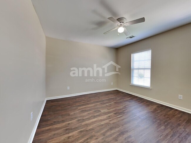 Building Photo - 405 Crystal Oaks Ln