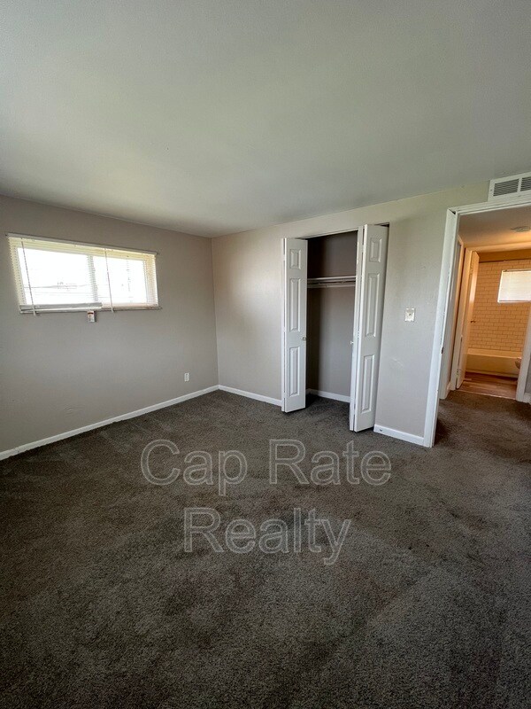 Building Photo - 3632 Cushing Dr