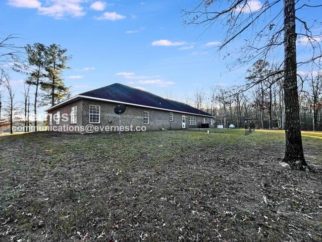 Building Photo - 4 Bed/2.5 Bath Home with Fenced Yard & Garage / Pet-Friendly / Available Now!
