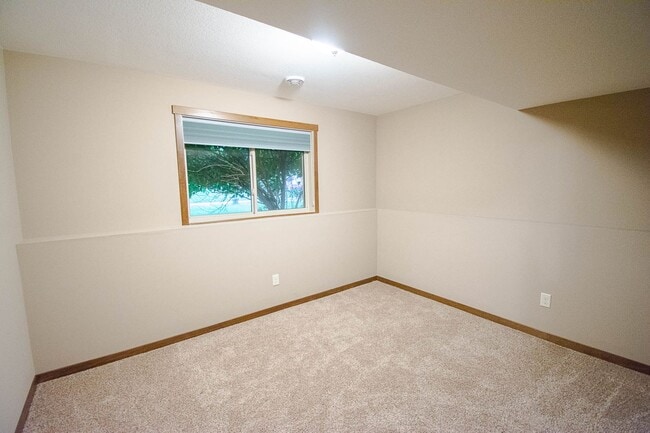 Building Photo - 6736 Clarkia Dr NW